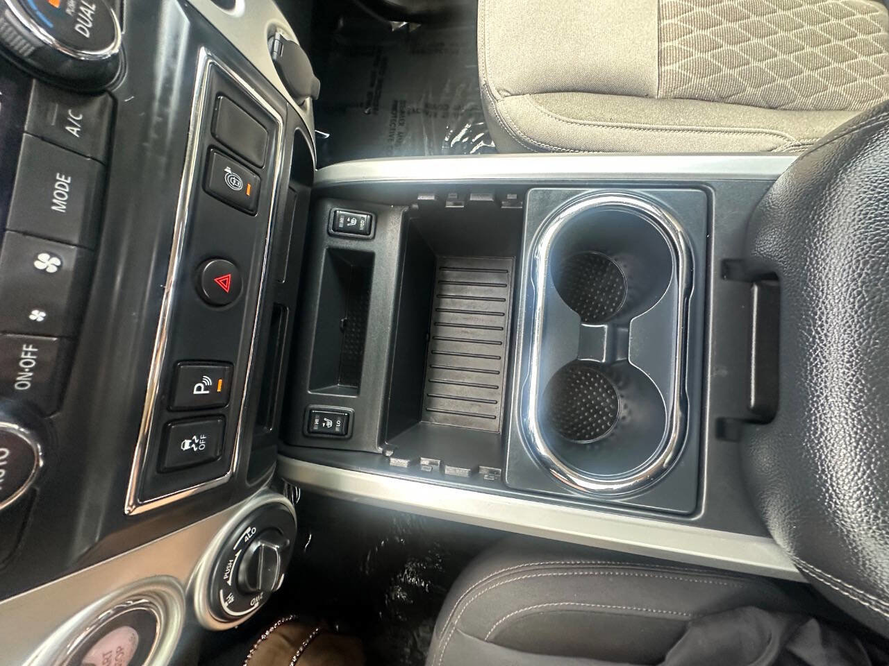 Used 2021 Nissan Titan SV w/ SV Convenience Package image 29