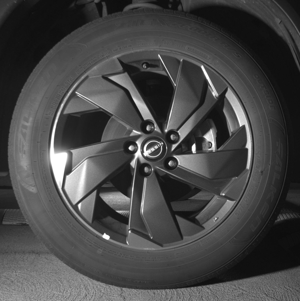 Used 2025 Nissan Rogue SV FWD image 13