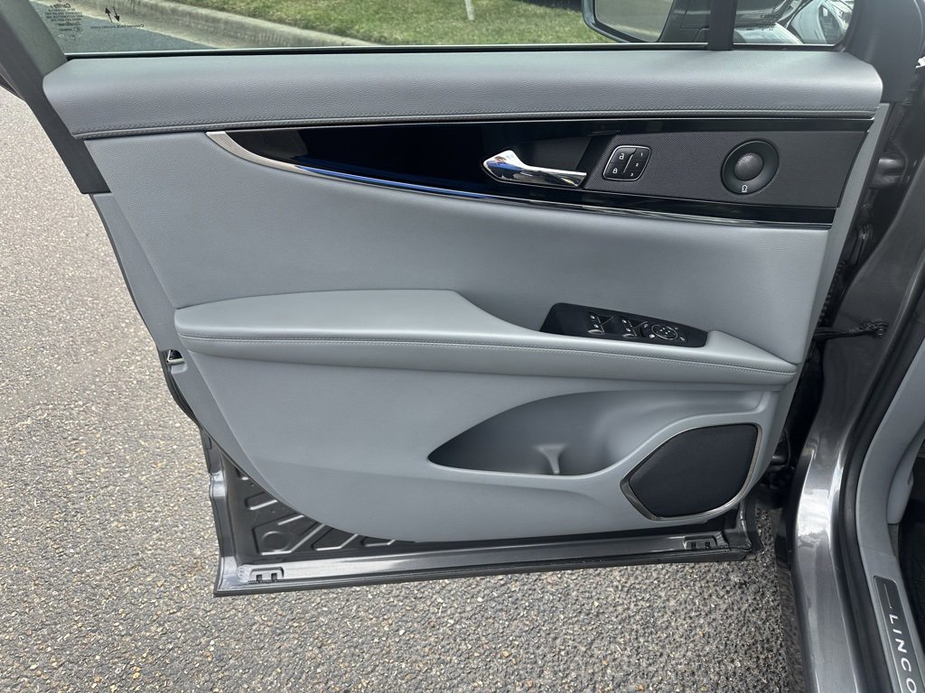 Used 2023 Lincoln Nautilus Reserve w/ Equipment Group 201A image 10