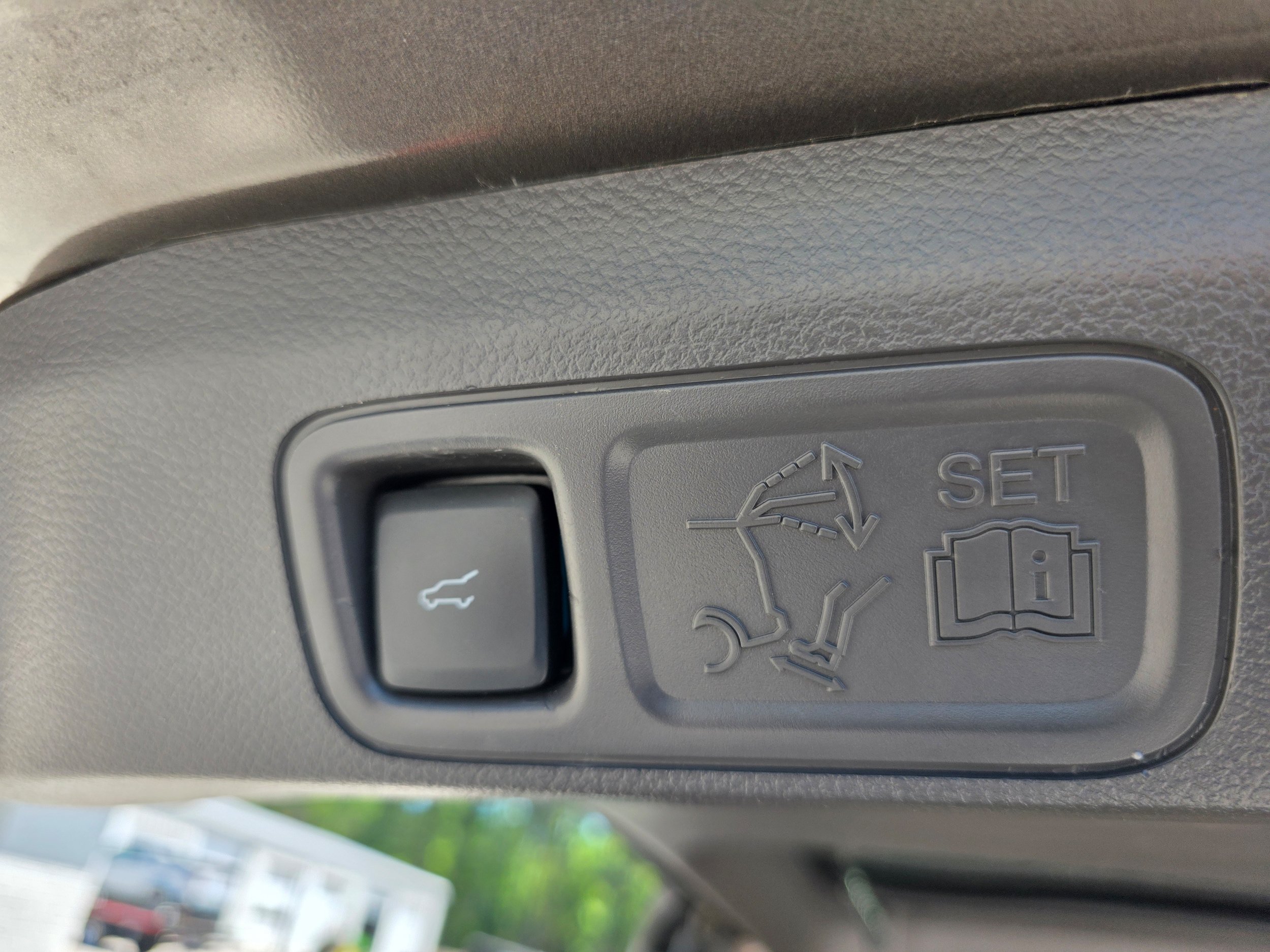 Used 2019 Ford Expedition XLT w/ Equipment Group 202A RWD image 17