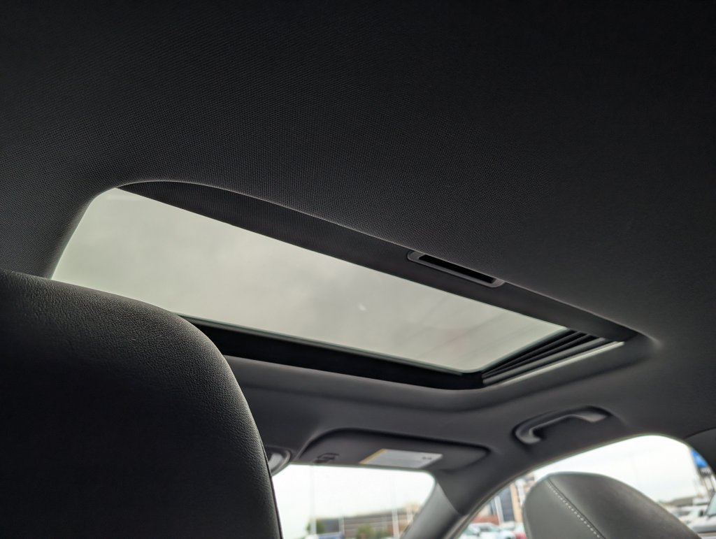 Used 2024 Chevrolet Trax RS w/ Sunroof Package FWD image 19