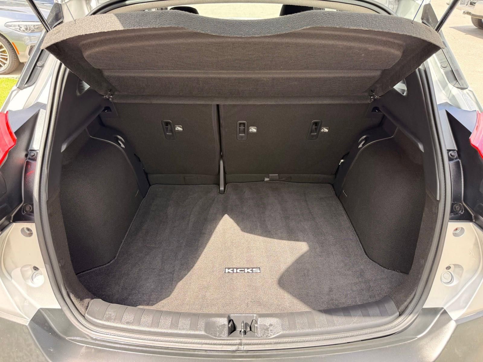Used 2019 Nissan Kicks SV FWD image 13