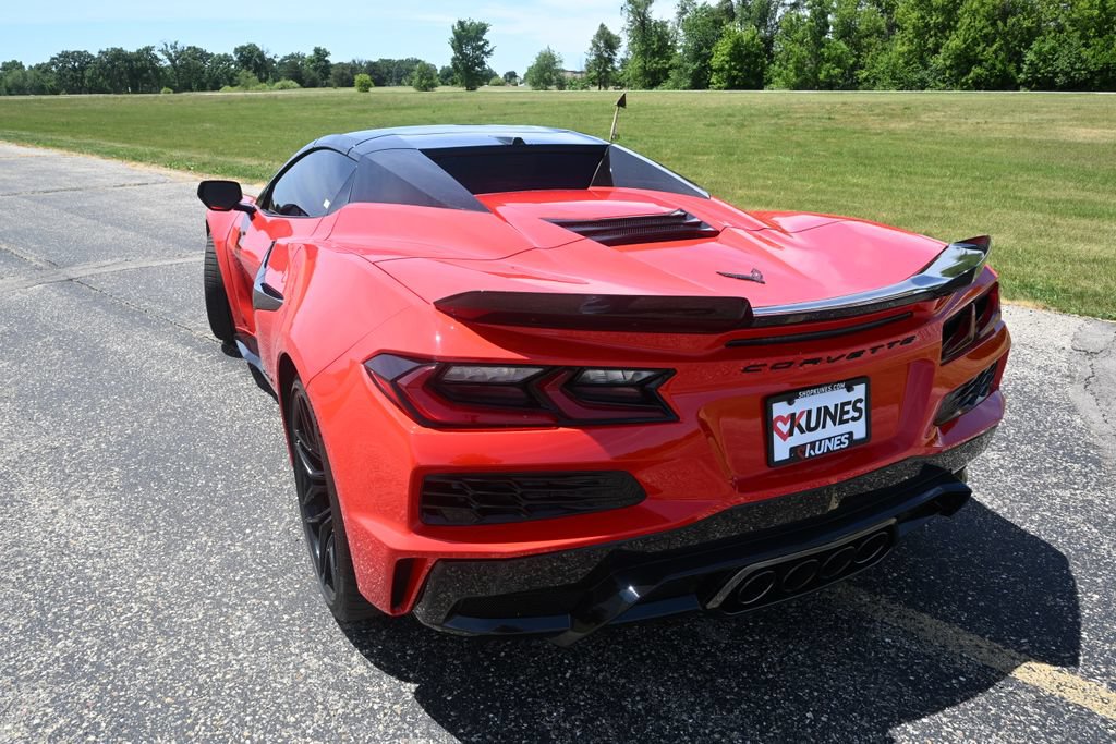 Used 2026 Chevrolet Corvette Z06 w/ Stealth Interior Trim Package RWD image 8