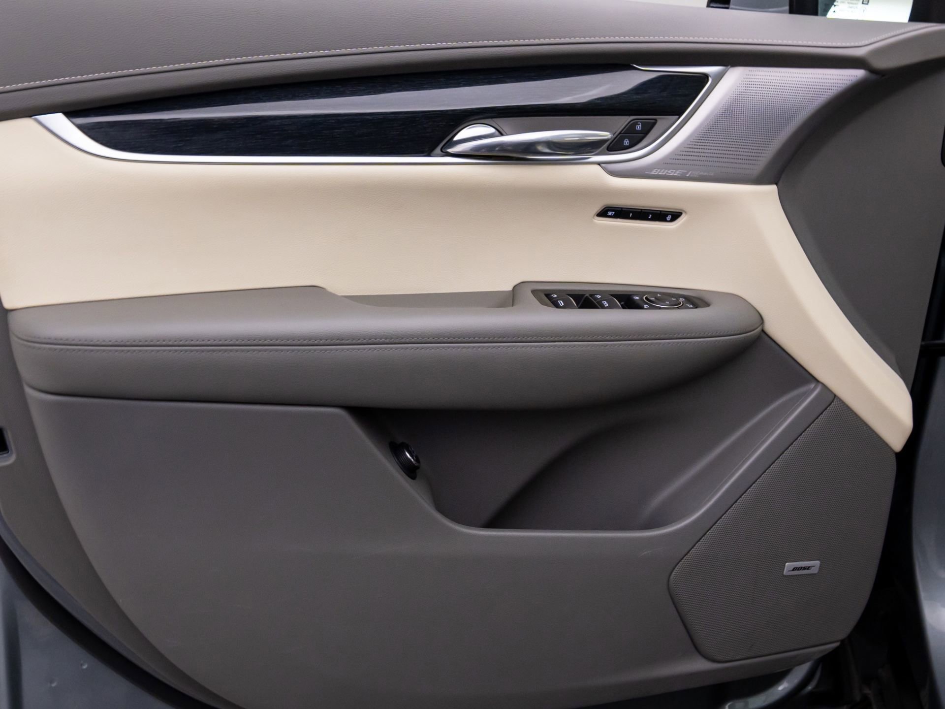 Certified 2023 Cadillac XT6 Premium Luxury image 17