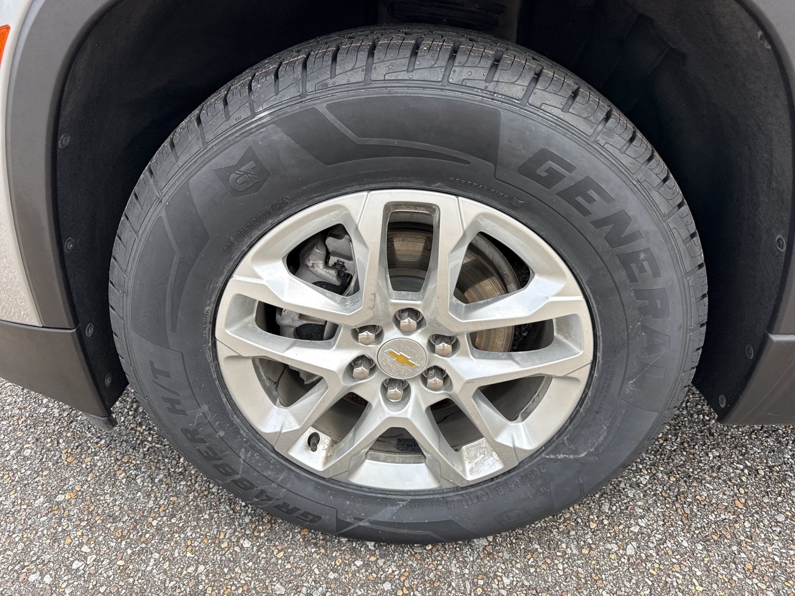 Used 2023 Chevrolet Traverse LS w/ Safety Package FWD image 10
