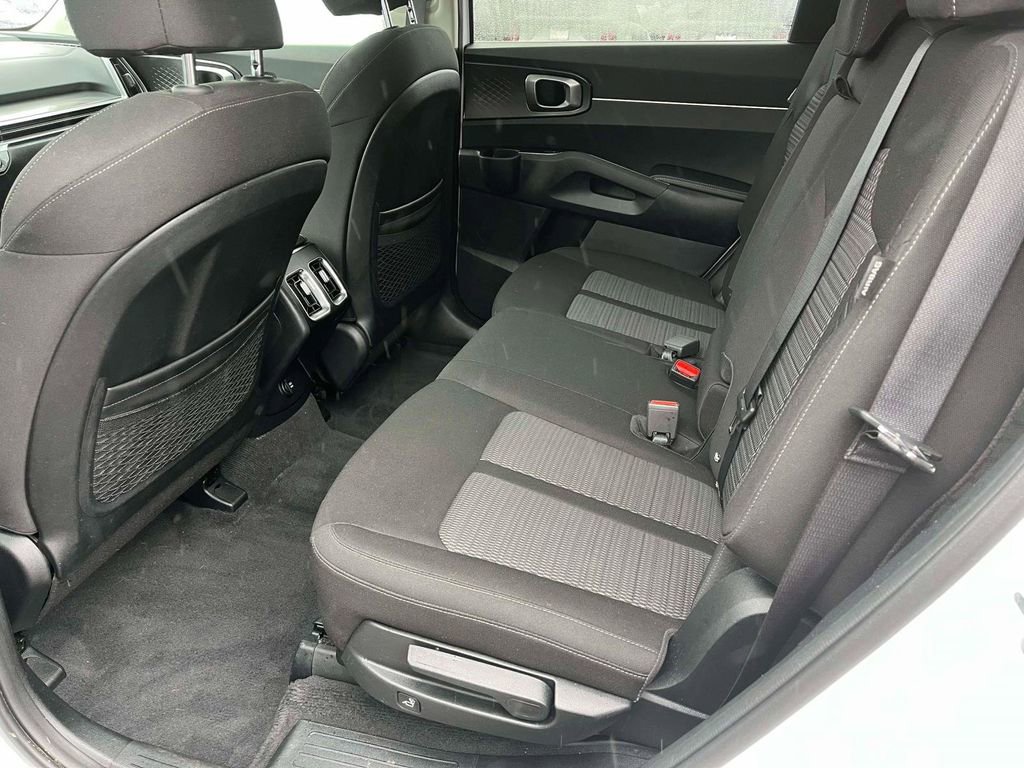 Used 2025 Kia Sorento LX FWD image 6