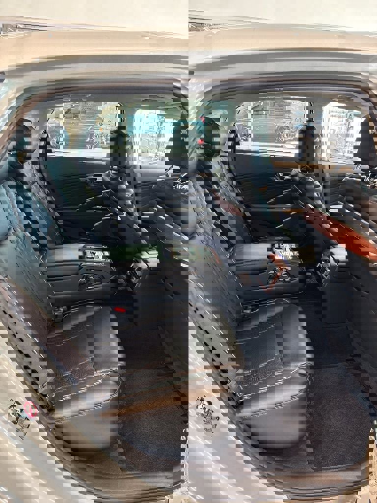 Used 2020 Kia K900 Luxury image 25