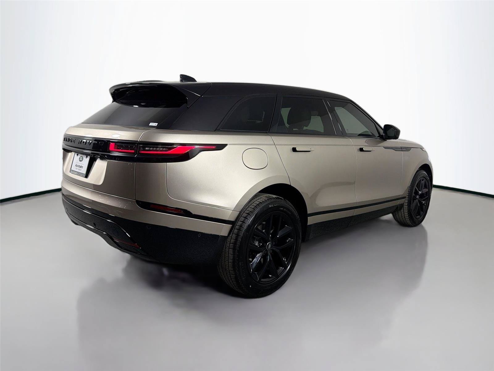 New 2026 Land Rover Range Rover Velar Dynamic SE AWD/4WD image 5