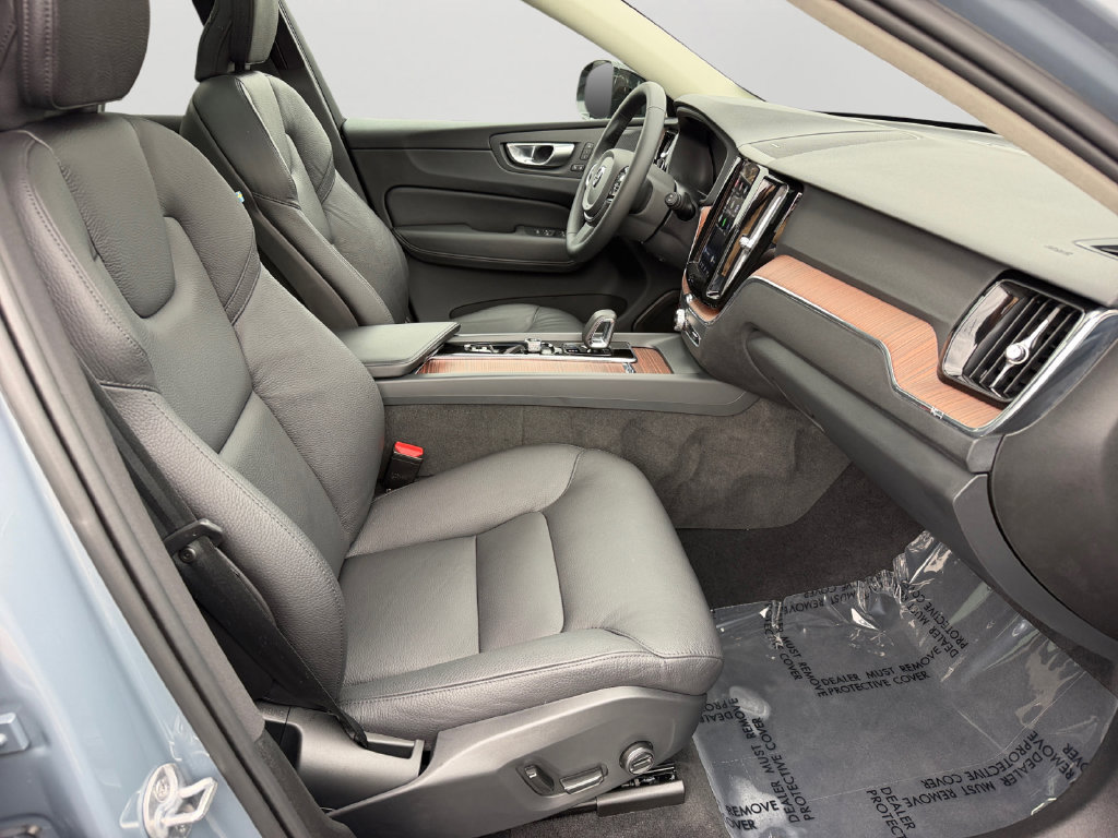 Certified 2024 Volvo XC60 T8 Plus w/ Climate Package AWD/4WD image 8