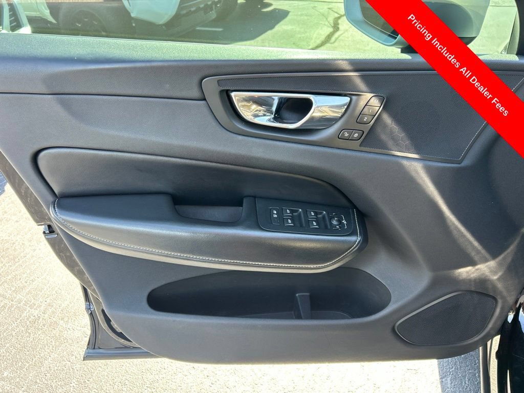 Used 2018 Volvo XC60 T5 R-Design w/ Convenience Package AWD/4WD image 4