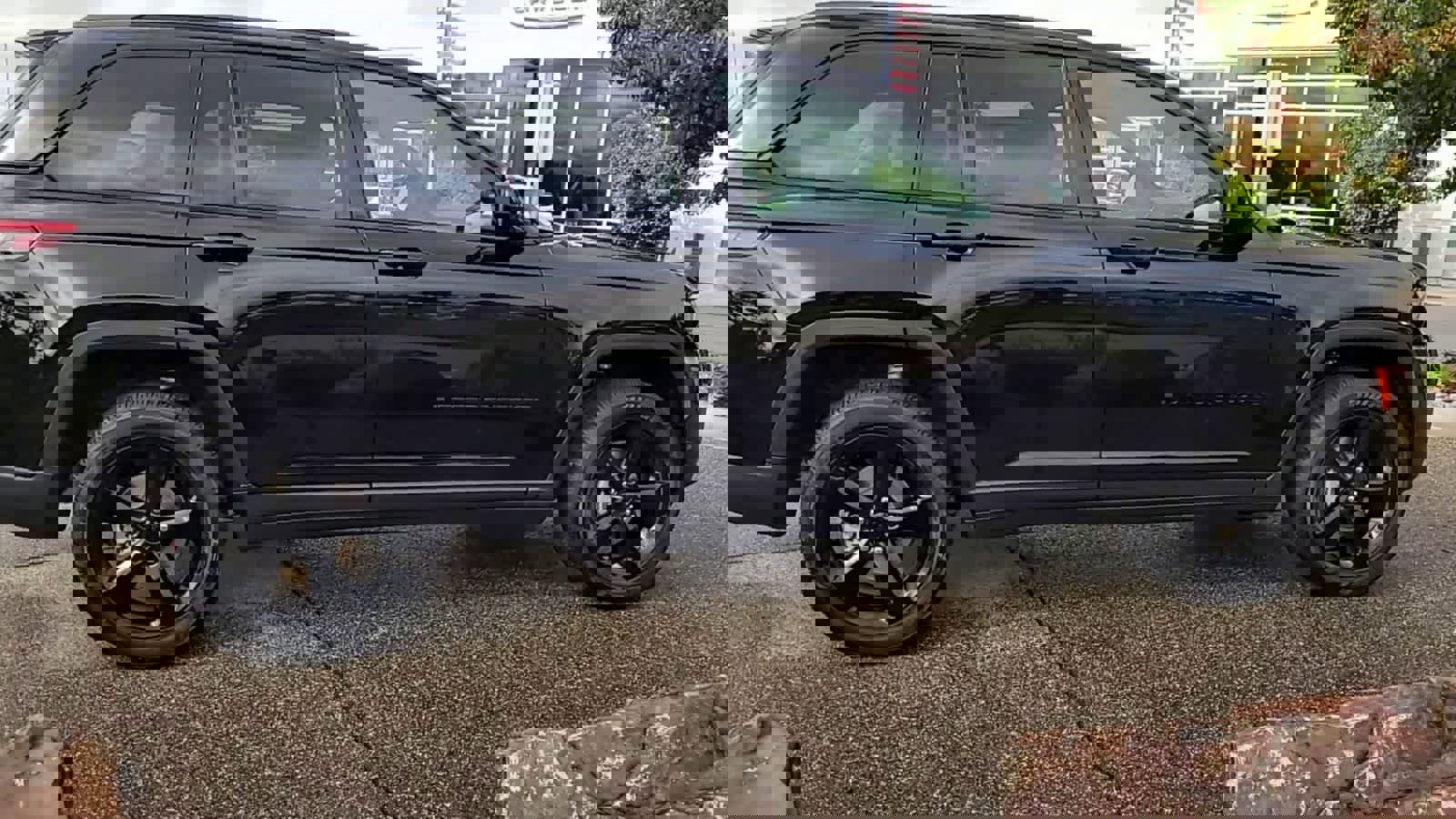 New 2025 Jeep Grand Cherokee Altitude w/ Trailer Tow Package image 8