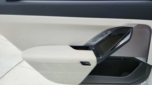 Used 2025 BMW 740i xDrive image 31