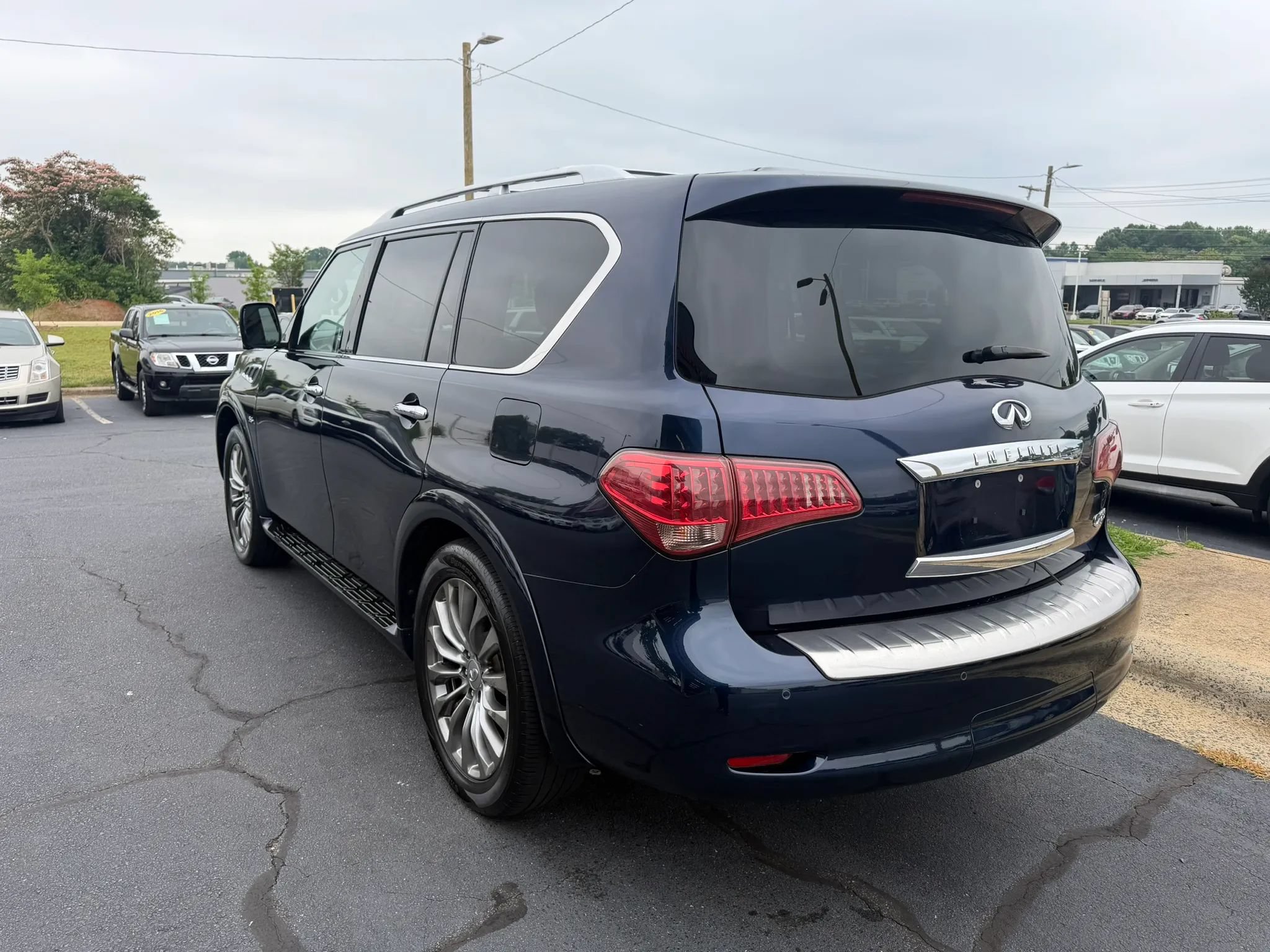 Used 2017 INFINITI QX80 2WD w/ Driver Assistance Package image 5