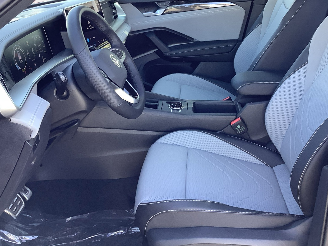 New 2026 Volkswagen Tiguan SE R-Line FWD image 22