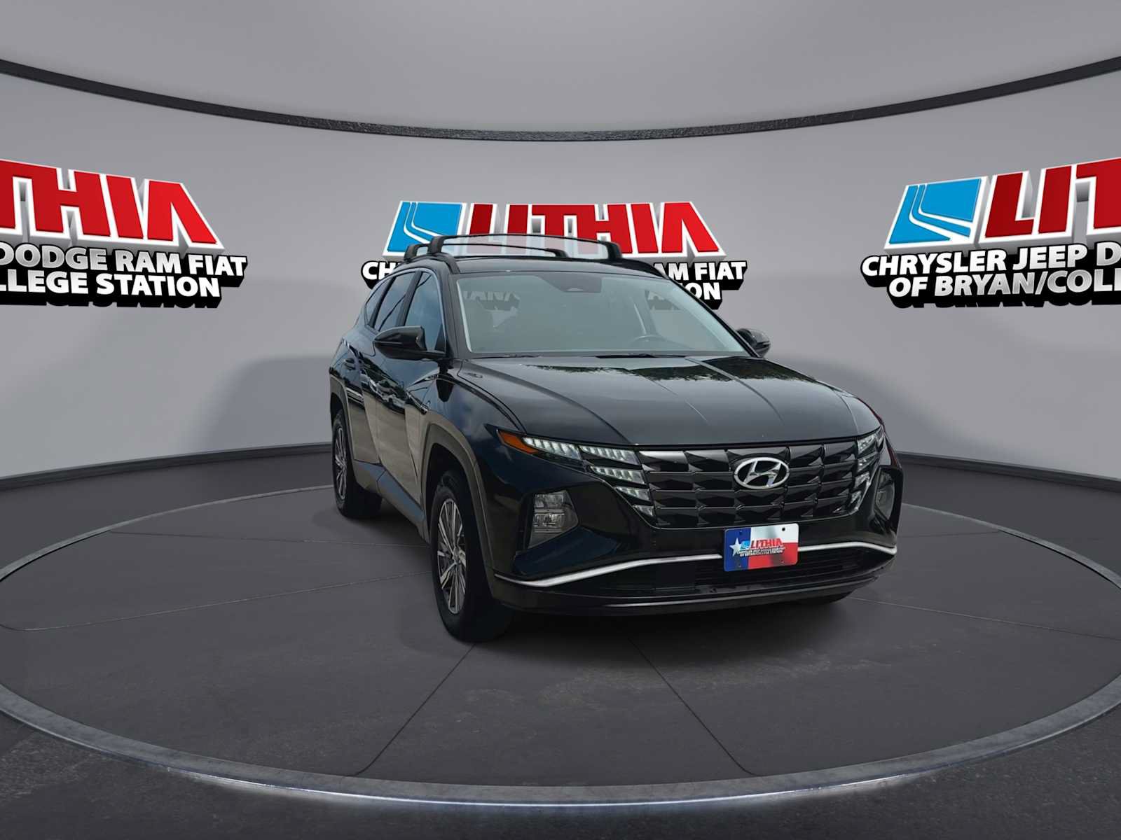 Used 2022 Hyundai Tucson Blue w/ Cargo Package AWD/4WD image 2