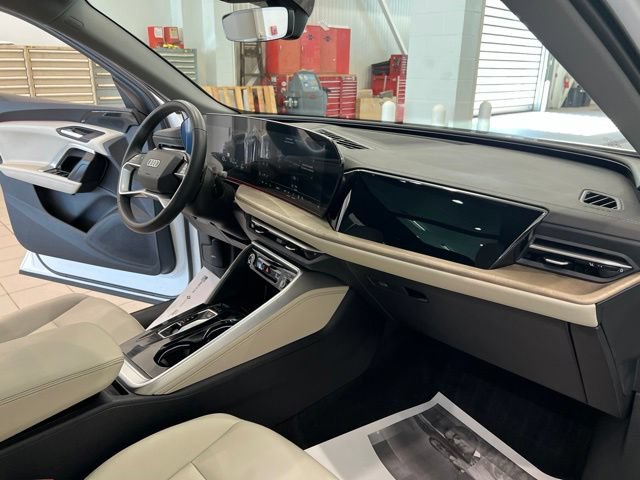 Used 2025 Audi Q5 Premium AWD/4WD image 24