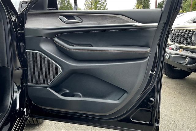 New 2025 Jeep Grand Cherokee L Overland image 26