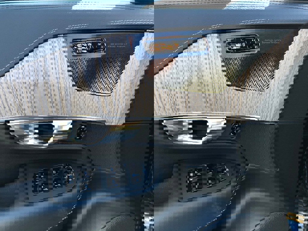 Used 2022 Volvo XC90 T6 Inscription w/ Advanced Package image 12