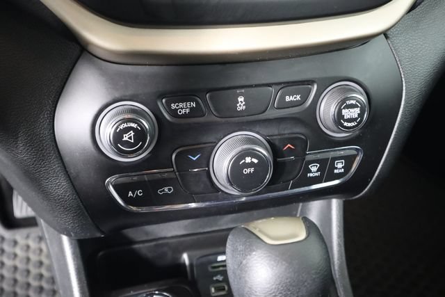 Used 2014 Jeep Cherokee Latitude w/ Cold Weather Group AWD/4WD image 39