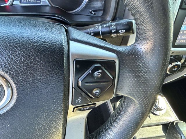 Used 2018 Toyota 4Runner SR5 AWD/4WD image 32