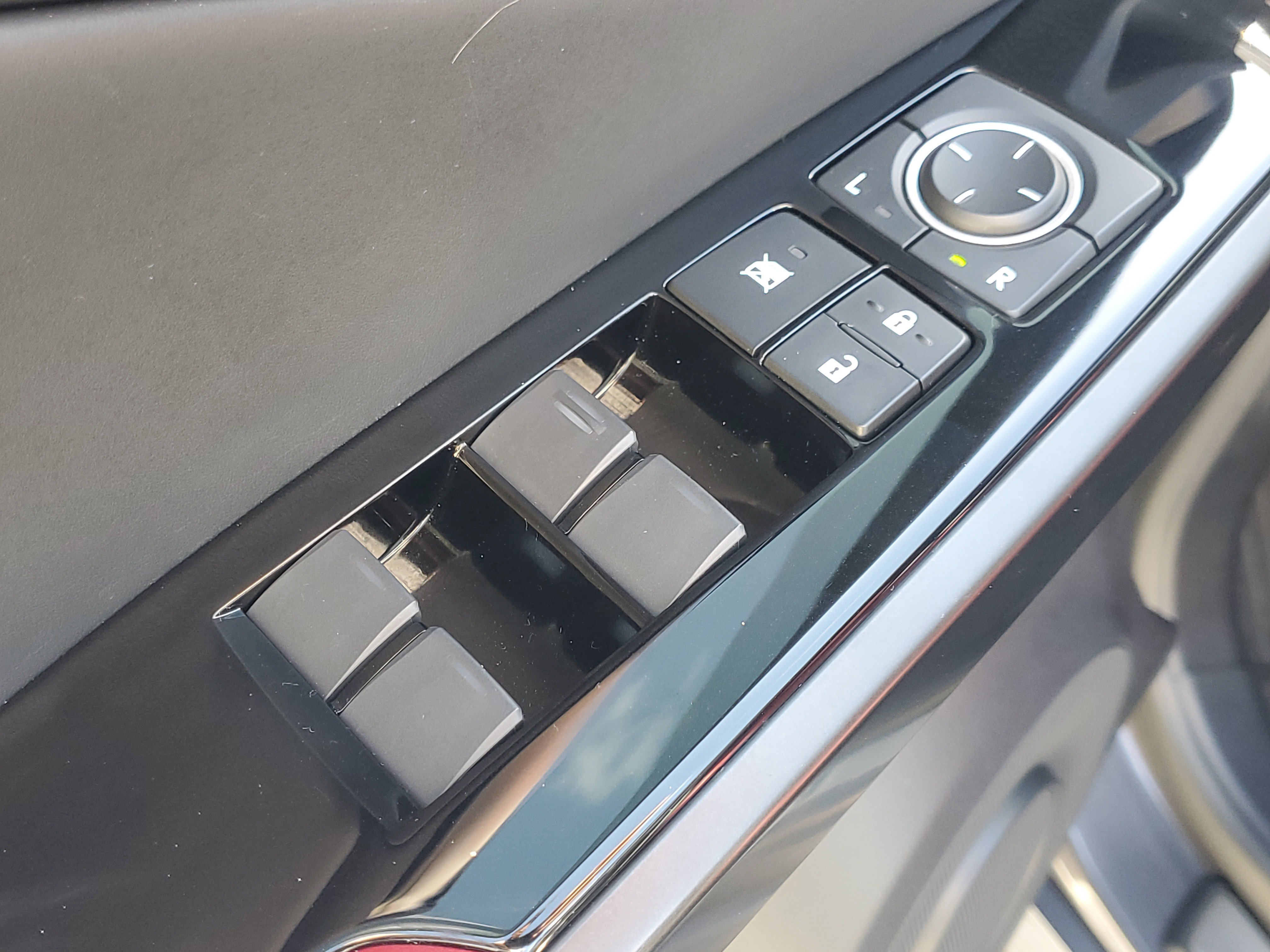 Used 2025 Lexus IS 300 w/ Comfort Package RWD image 23
