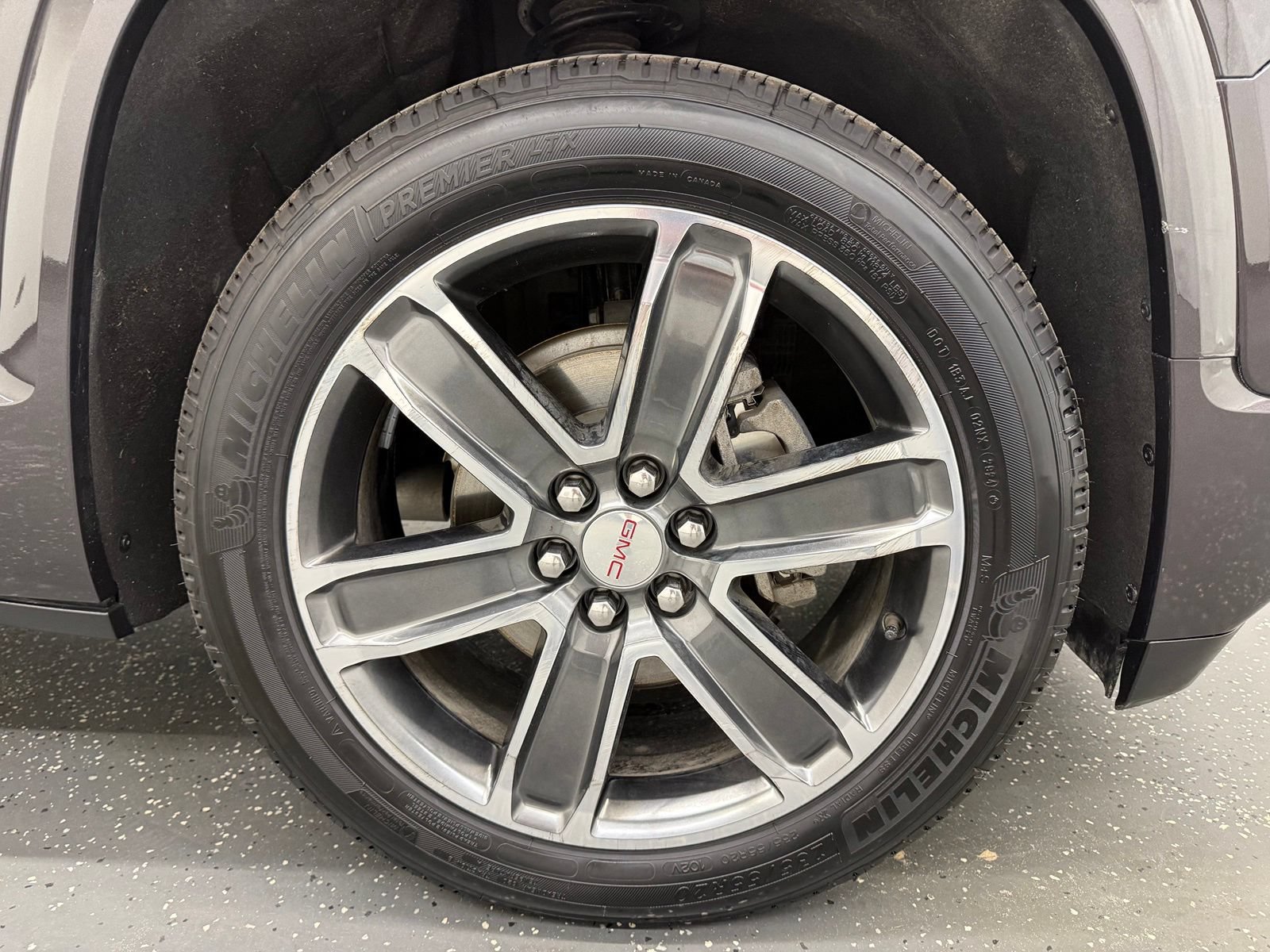 Used 2018 GMC Acadia Denali w/ Technology Package FWD image 21