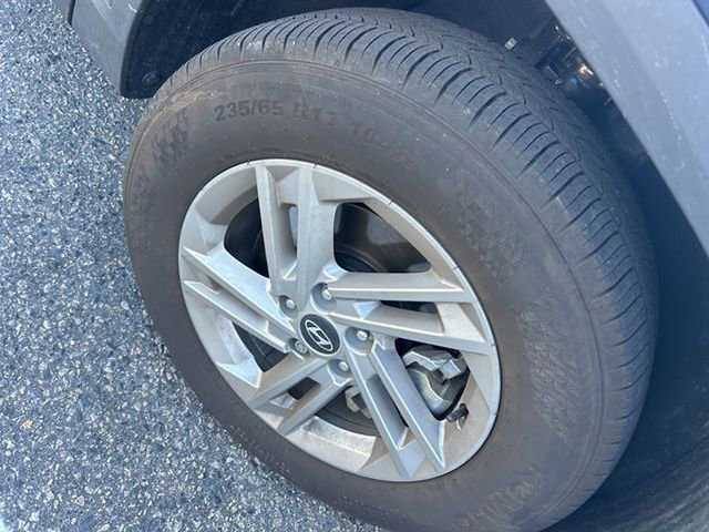 Used 2025 Hyundai Tucson SE image 2