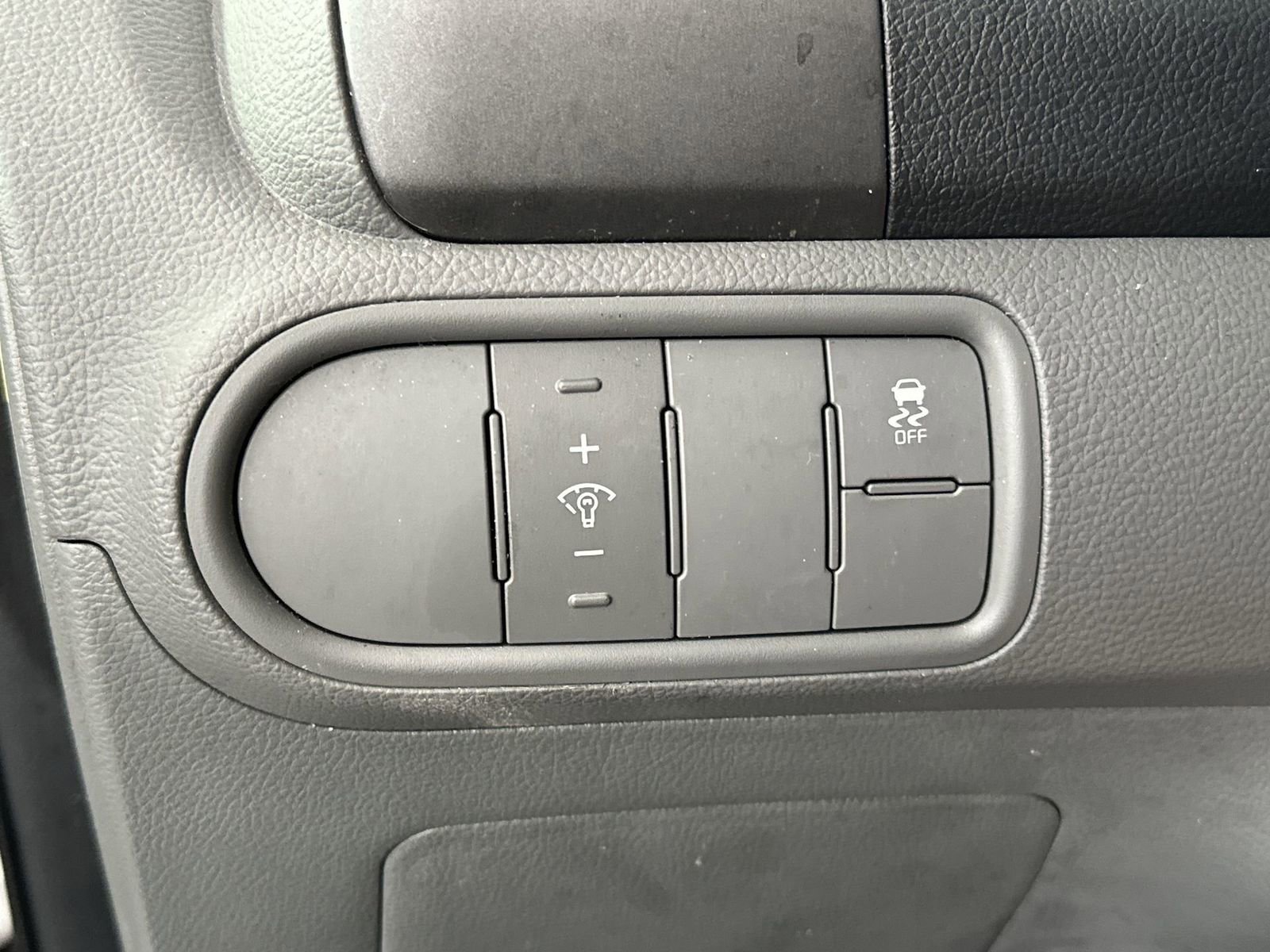 Used 2017 Kia Forte LX image 17