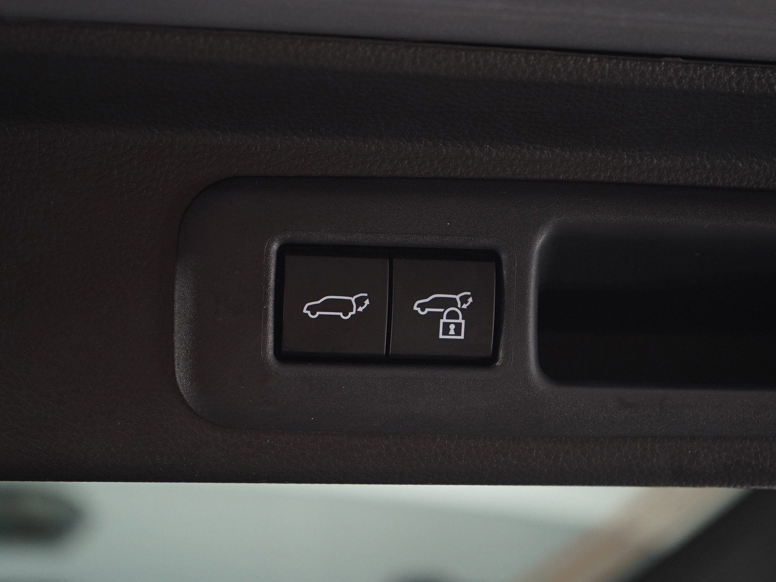 Used 2026 Toyota Sequoia Platinum AWD/4WD image 19