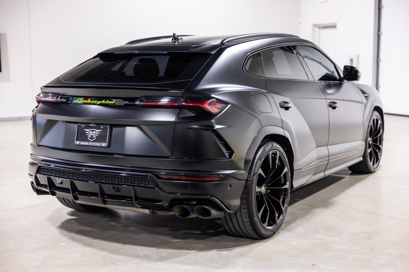 Used 2022 Lamborghini Urus AWD/4WD image 9