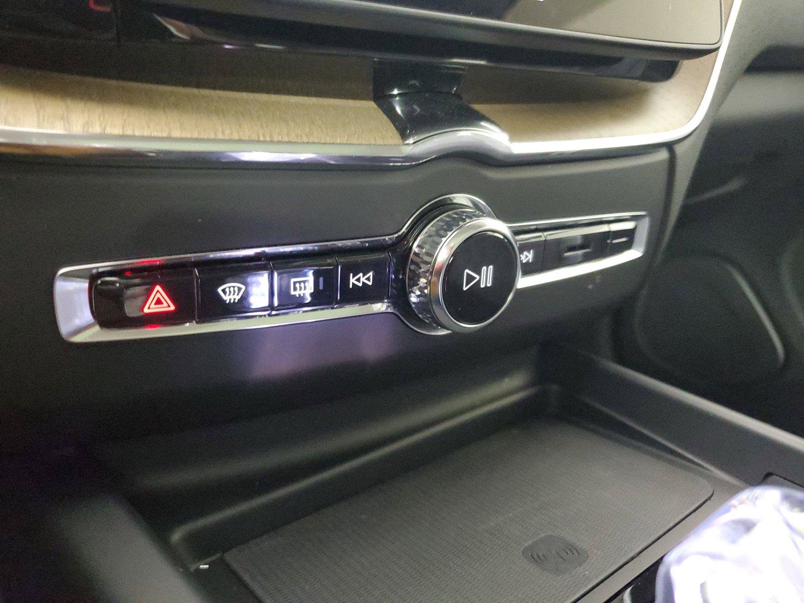Certified 2026 Volvo XC60 B5 Core AWD/4WD image 30