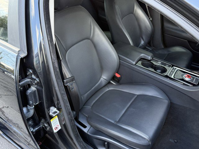 Used 2017 Jaguar XE Premium image 28