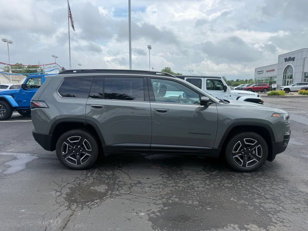 New 2026 Jeep Cherokee Laredo AWD/4WD image 2