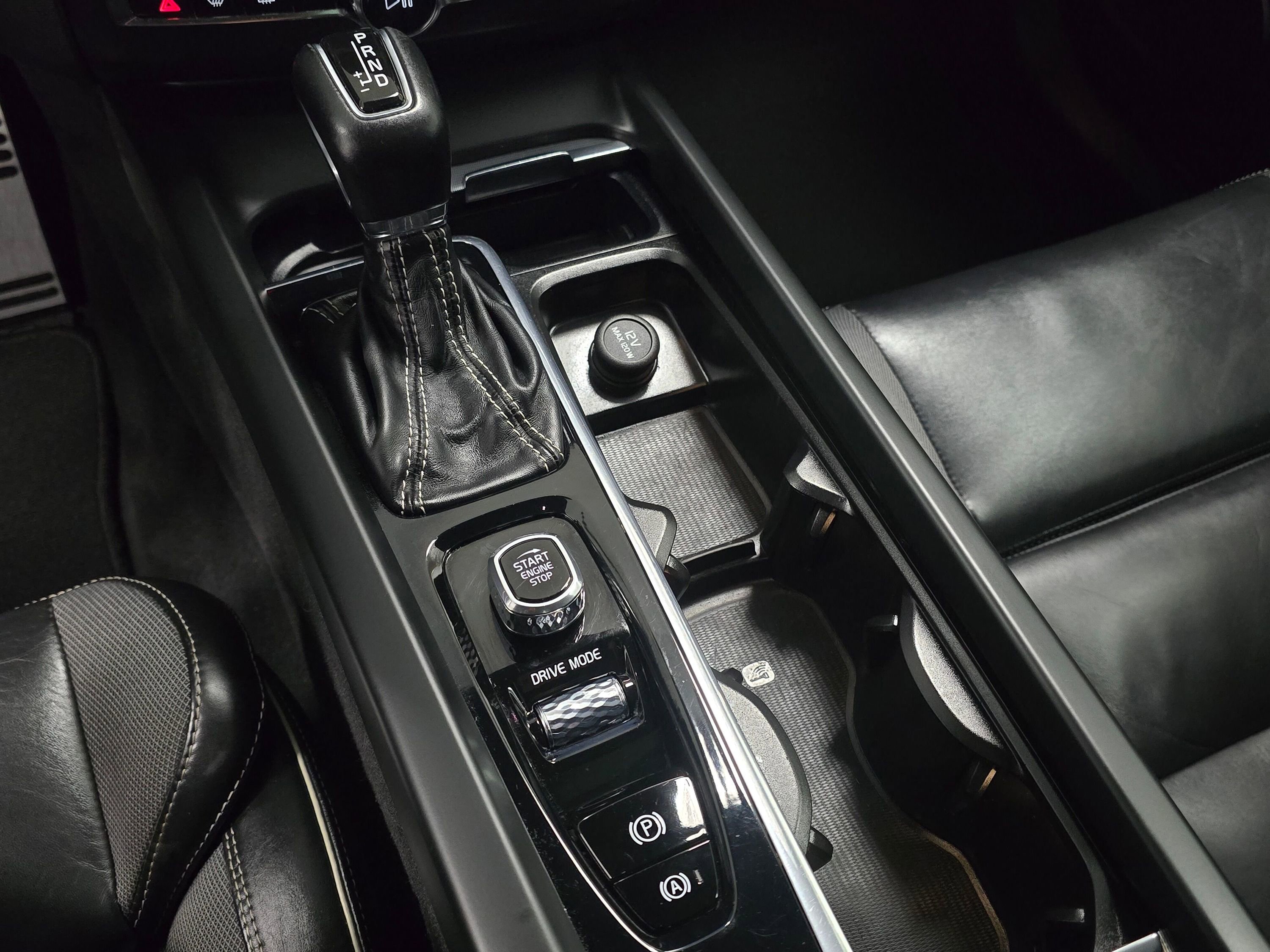 Used 2021 Volvo XC60 T5 R-Design w/ Protection Package Premier image 16