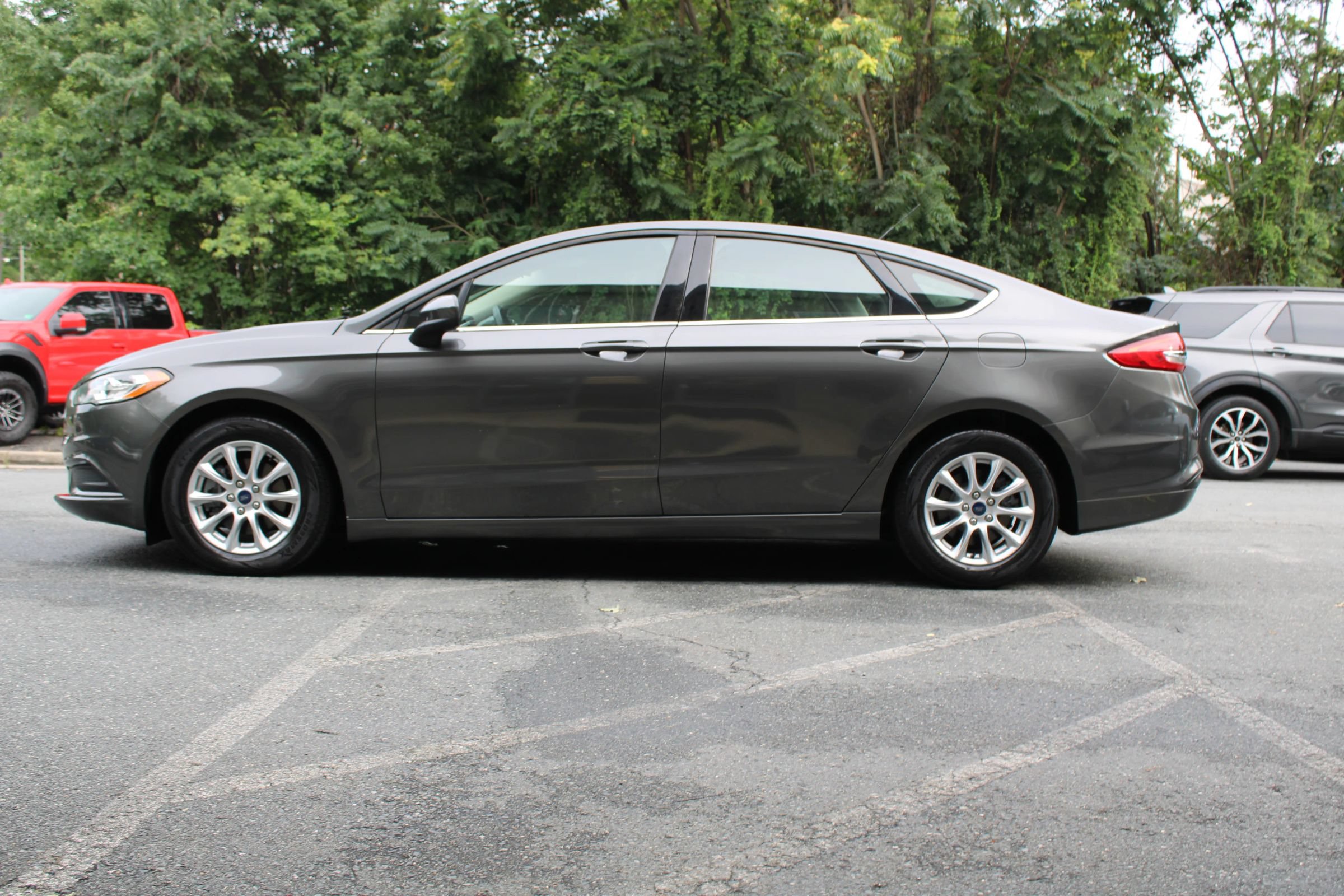 Used 2017 Ford Fusion SE w/ Fusion SE Technology Package FWD image 22