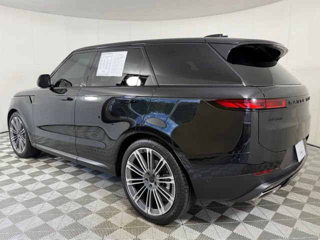 Used 2026 Land Rover Range Rover Sport SE AWD/4WD image 4