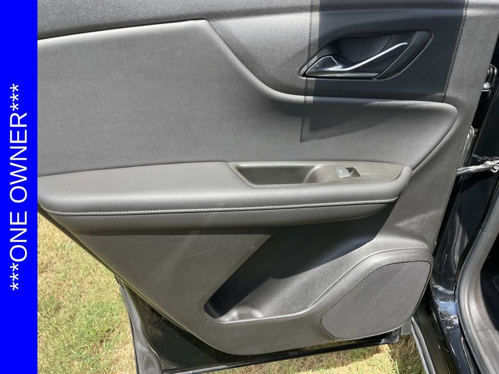 Used 2025 Chevrolet Blazer LT FWD image 13