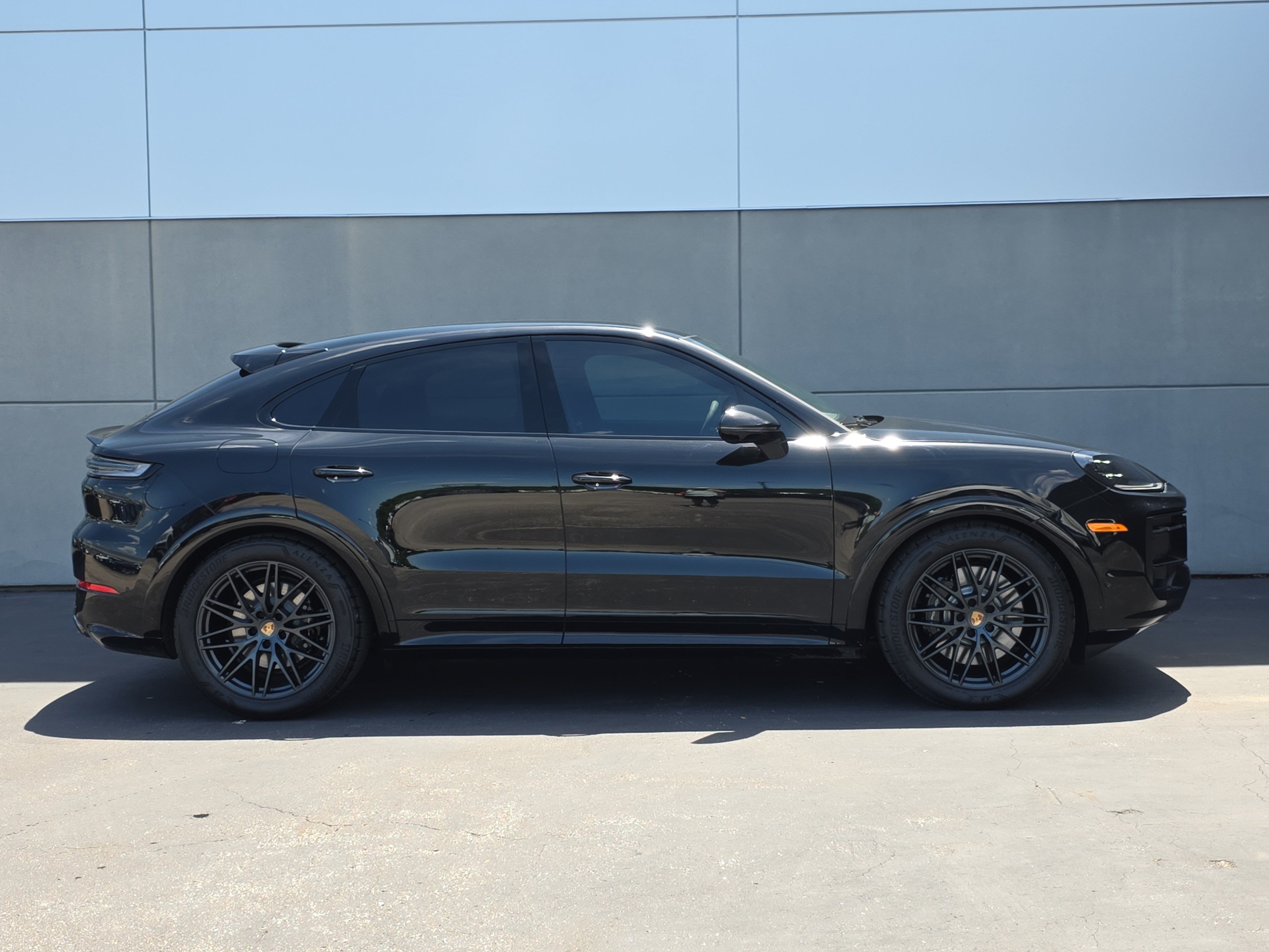 Used 2025 Porsche Cayenne GTS AWD/4WD image 7