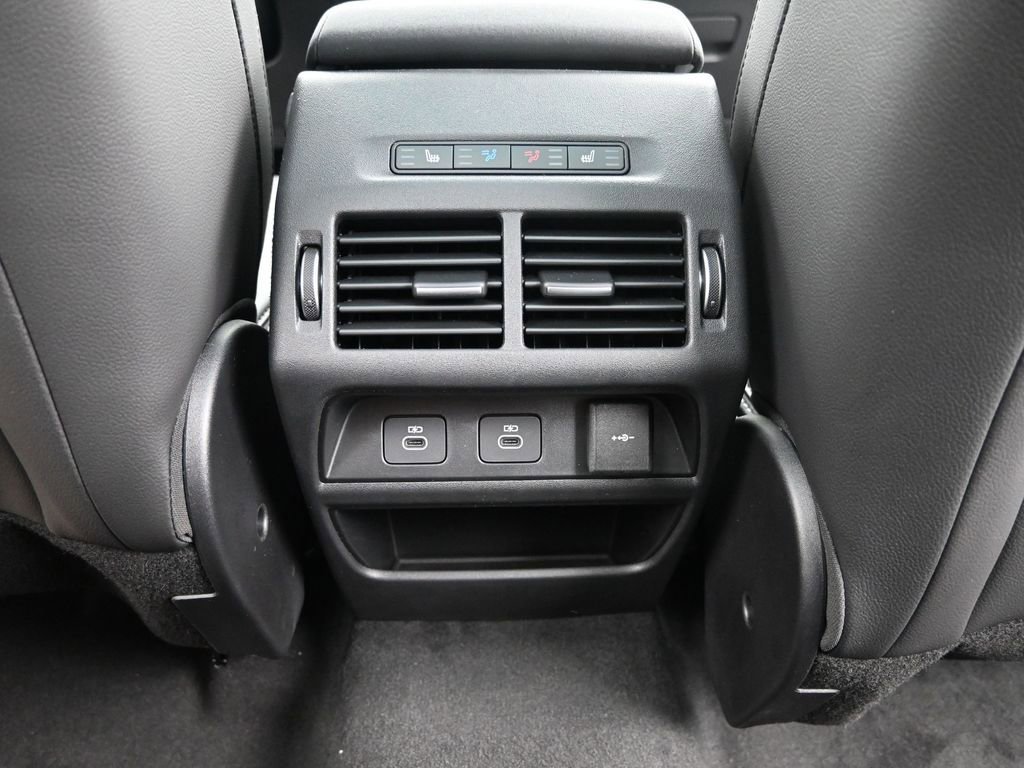 Used 2025 Land Rover Discovery Sport Dynamic SE image 17