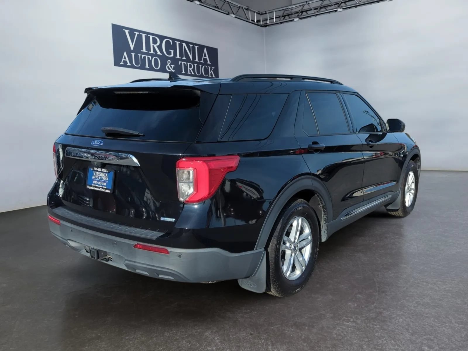 Used 2020 Ford Explorer XLT w/ Class III Trailer Tow Package RWD image 11