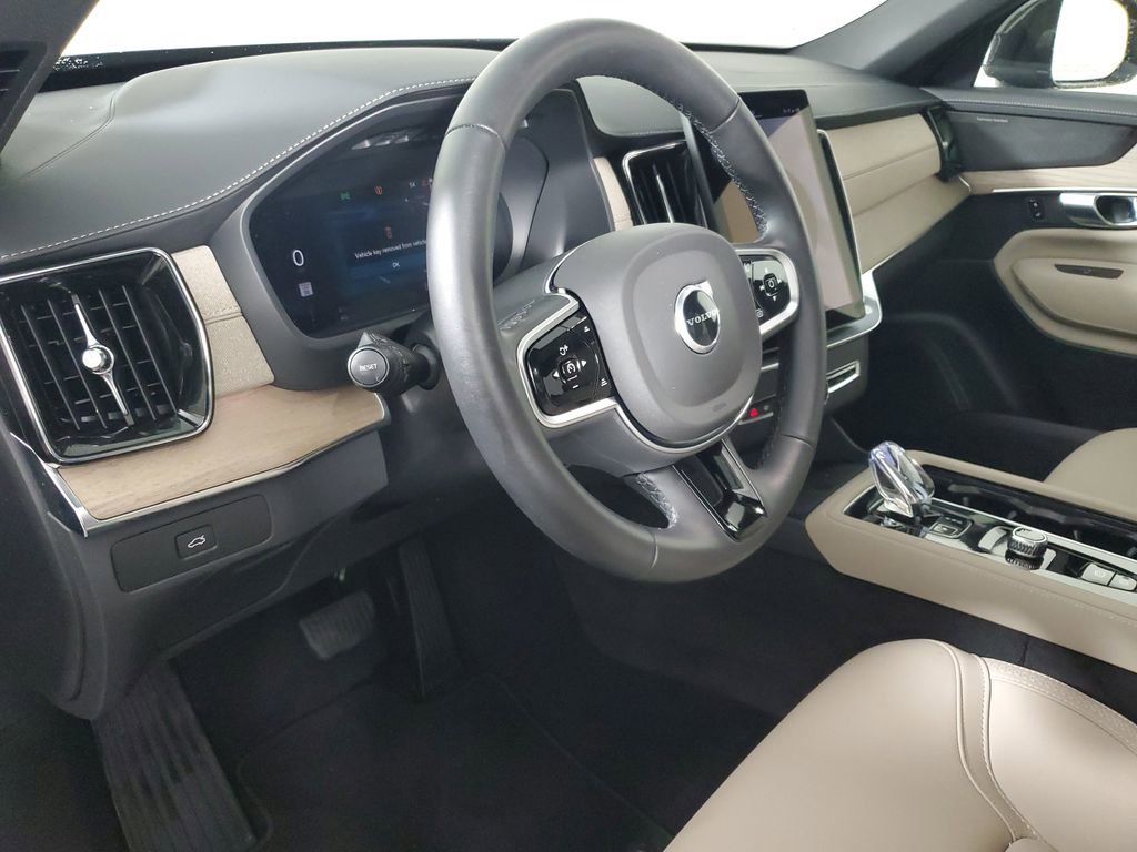 Certified 2025 Volvo XC90 B6 Plus image 27