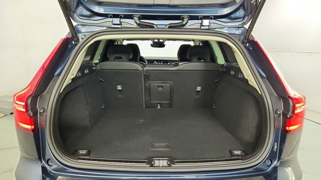 New 2026 Volvo V60 B5 Cross Country Plus w/ Protection Package Premier AWD/4WD image 37