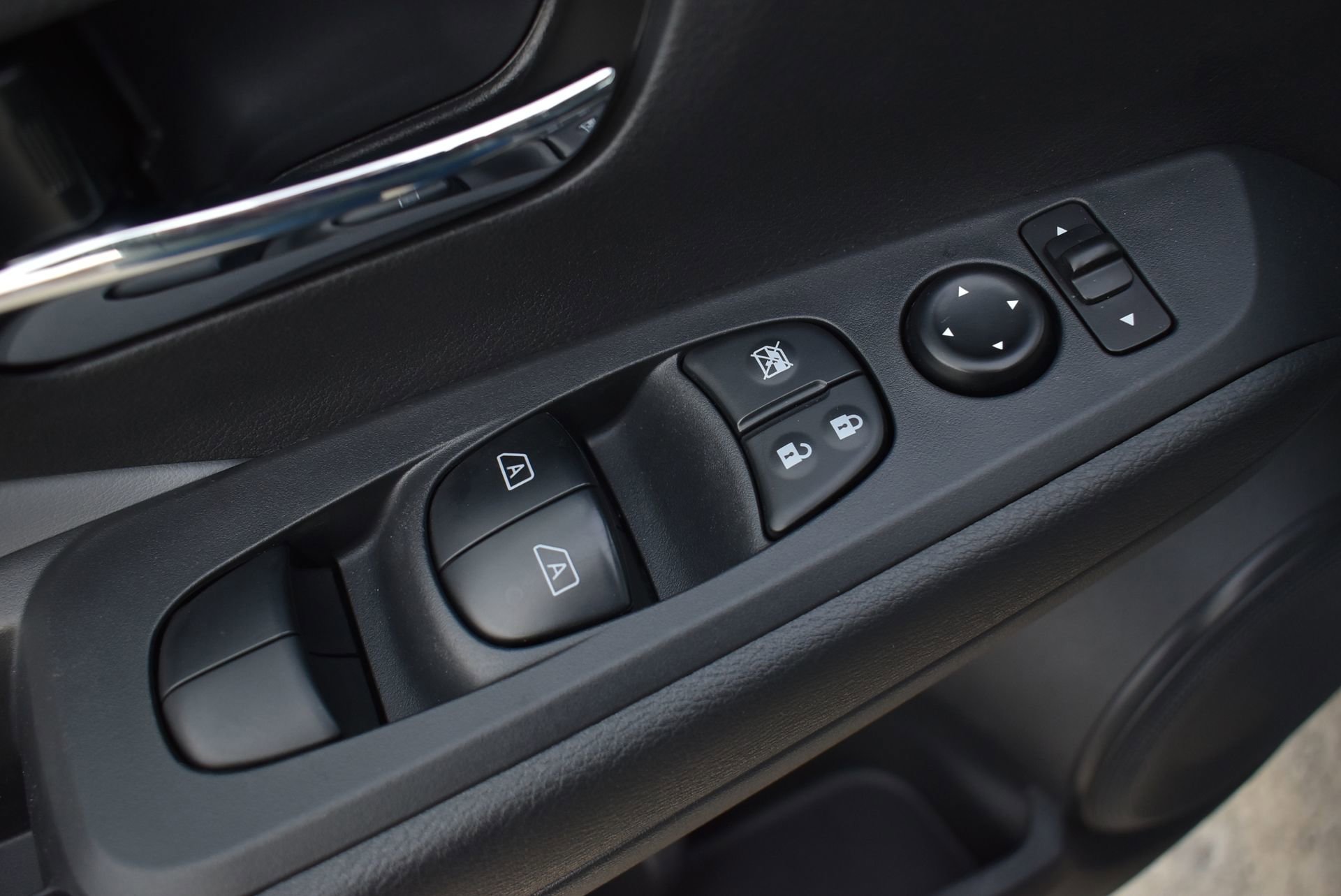 Used 2023 Nissan Kicks SR w/ SR Premium Package image 13