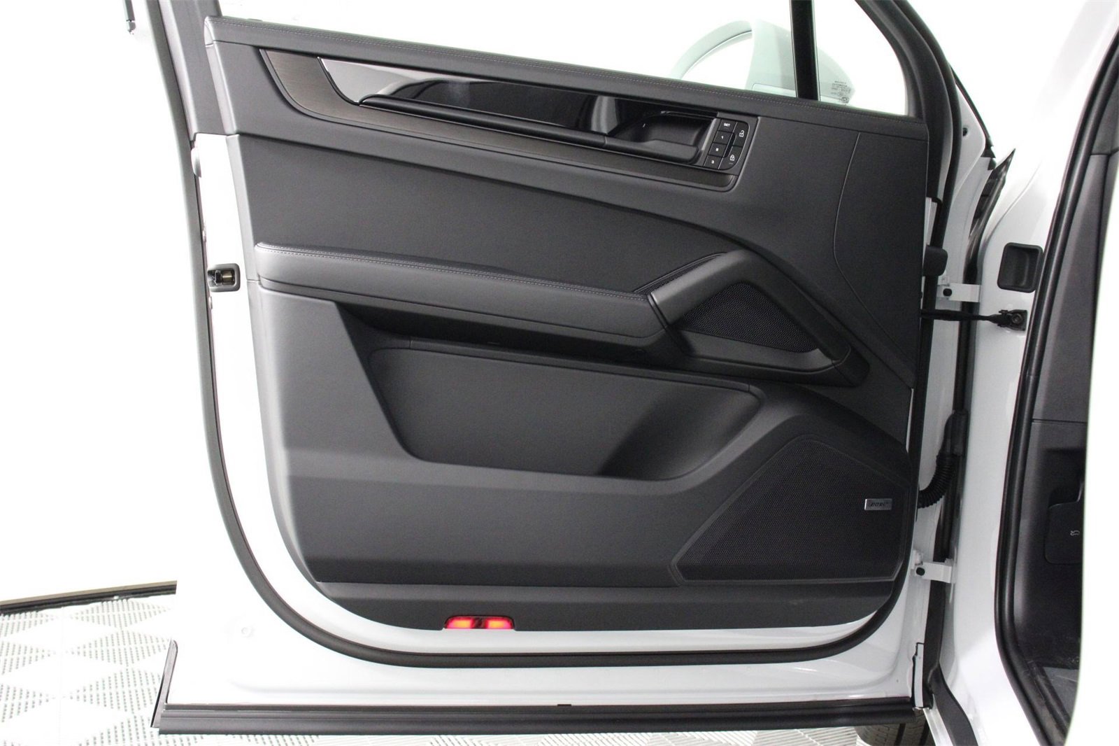 New 2026 Porsche Cayenne GTS image 21