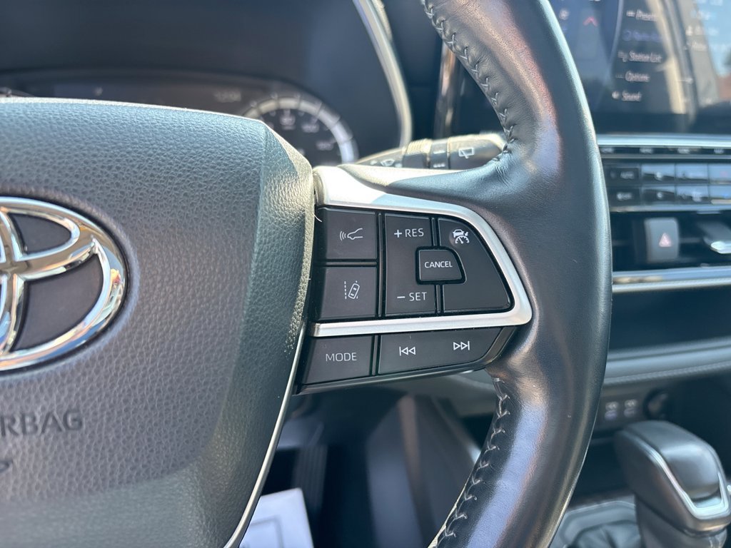 Used 2022 Toyota Highlander Platinum AWD/4WD image 31