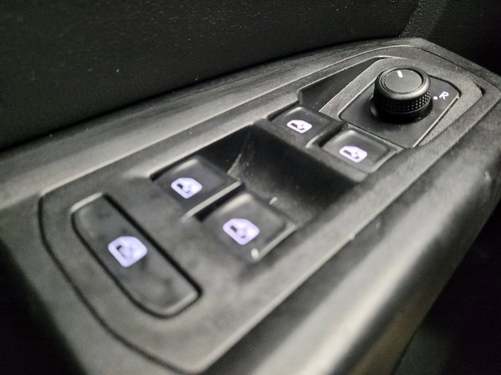 Used 2020 Volkswagen Atlas Cross Sport SE w/ Panoramic Sunroof Package image 27