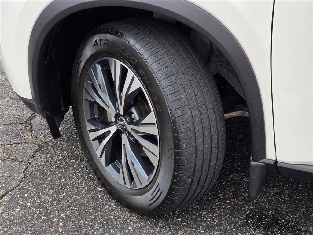 Used 2023 Nissan Rogue SV image 27