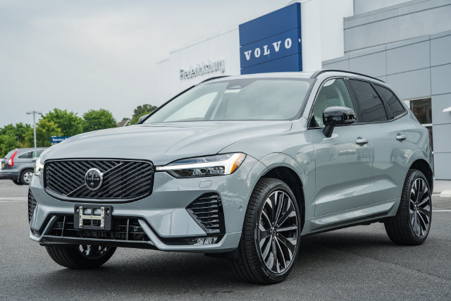 New 2026 Volvo XC60 B5 Ultra w/ Climate Package AWD/4WD image 3