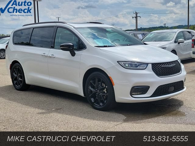 Used 2025 Chrysler Pacifica Limited FWD image 7