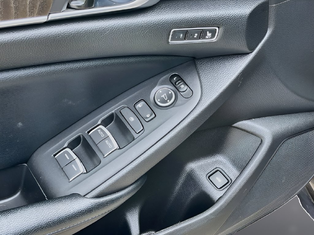 Used 2018 Honda Accord EX-L image 17